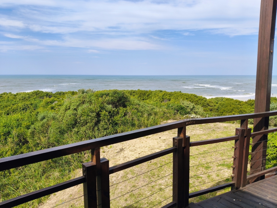 6 Bedroom Property for Sale in Paradise Beach Eastern Cape